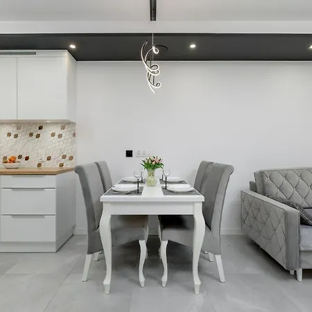 Modern With Private Garden By Renters Prestige Appartamento