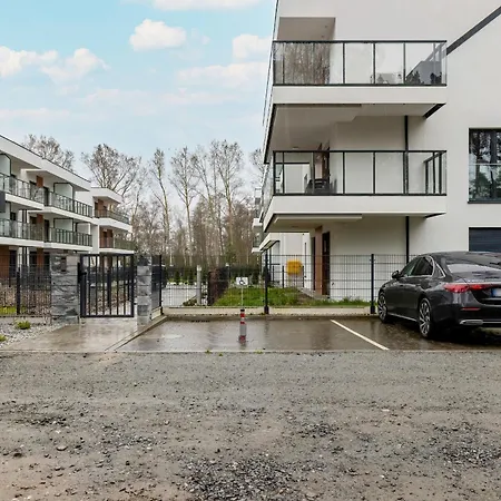 Modern With Private Garden By Renters Prestige