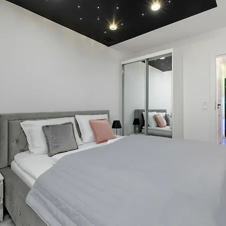 Modern With Private Garden By Renters Prestige