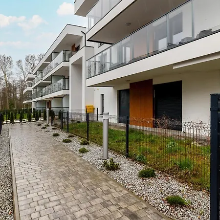 Modern With Private Garden By Renters Prestige *